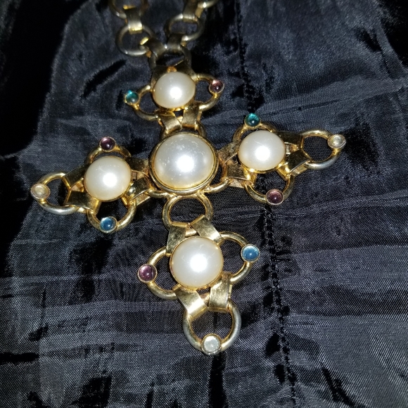 Pearl and Gold Necklace - Picture 2 of 7